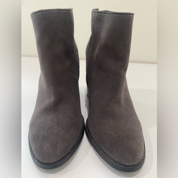 Steve Madden Gray Suede look Women’s Heel Boots Booties - Picture 3 of 6